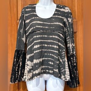 T Party Fashion Black and Cream Tie-Dye Waffle Knit Scoop Neck Top